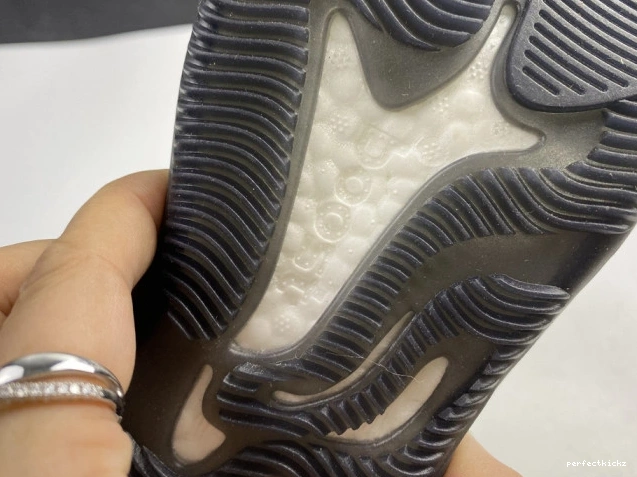 YEEZY HYLTE ADIDAS BOOST FZ4990 380 GLOW 0708